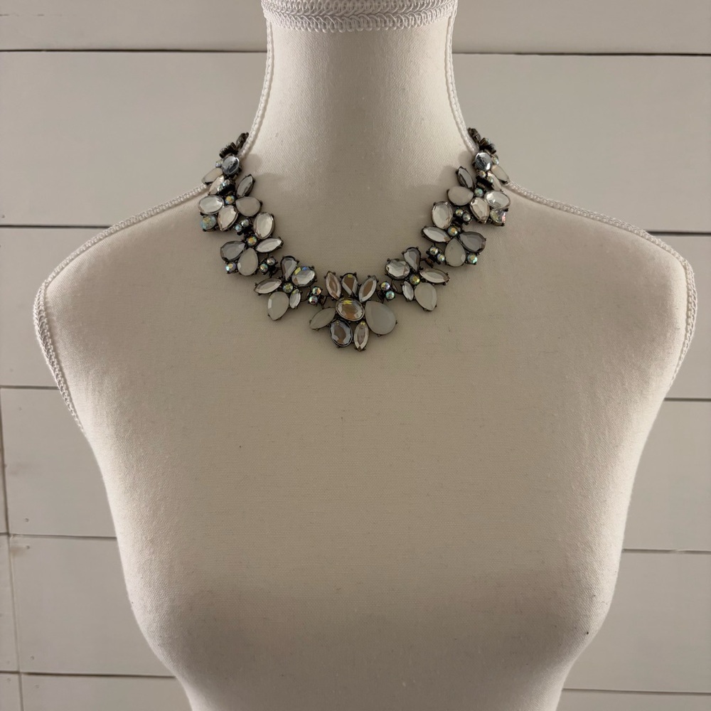 Elegant Silver Floral Necklace